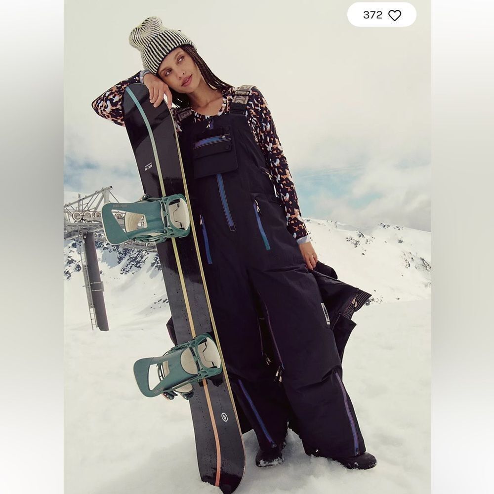 Free People Movement Care
FP On The Ascend Solid
Insulated Bib